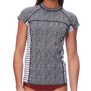 Patagonia Worn Wear Women’s Short-Sleeved Micro Swell Rashguard. Size Large